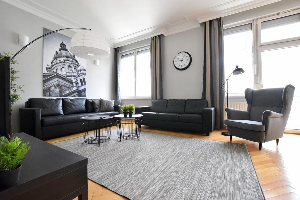 Standerd Apartment By Hi5 - Lovag Family Suites Budapest Luaran gambar