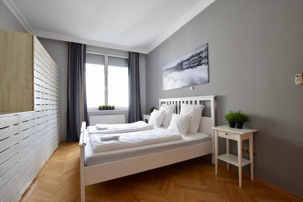 Standerd Apartment By Hi5 - Lovag Family Suites Budapest Luaran gambar