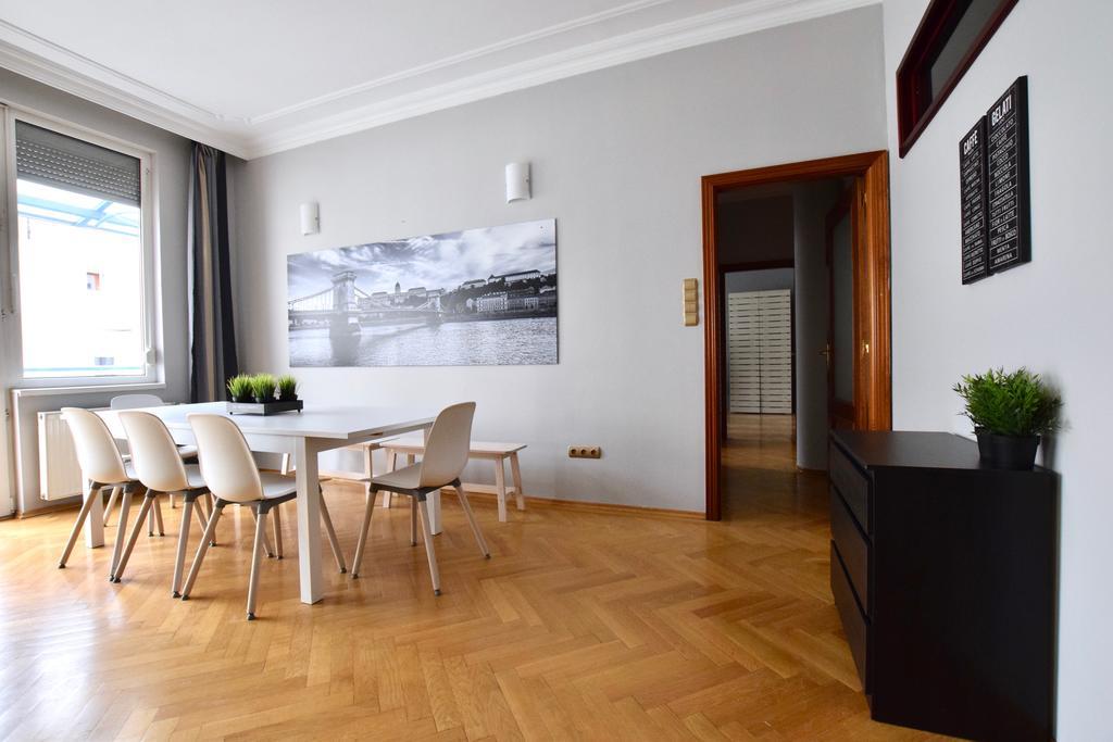 Standerd Apartment By Hi5 - Lovag Family Suites Budapest Luaran gambar