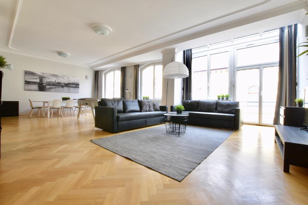 Standerd Apartment By Hi5 - Lovag Family Suites Budapest Luaran gambar